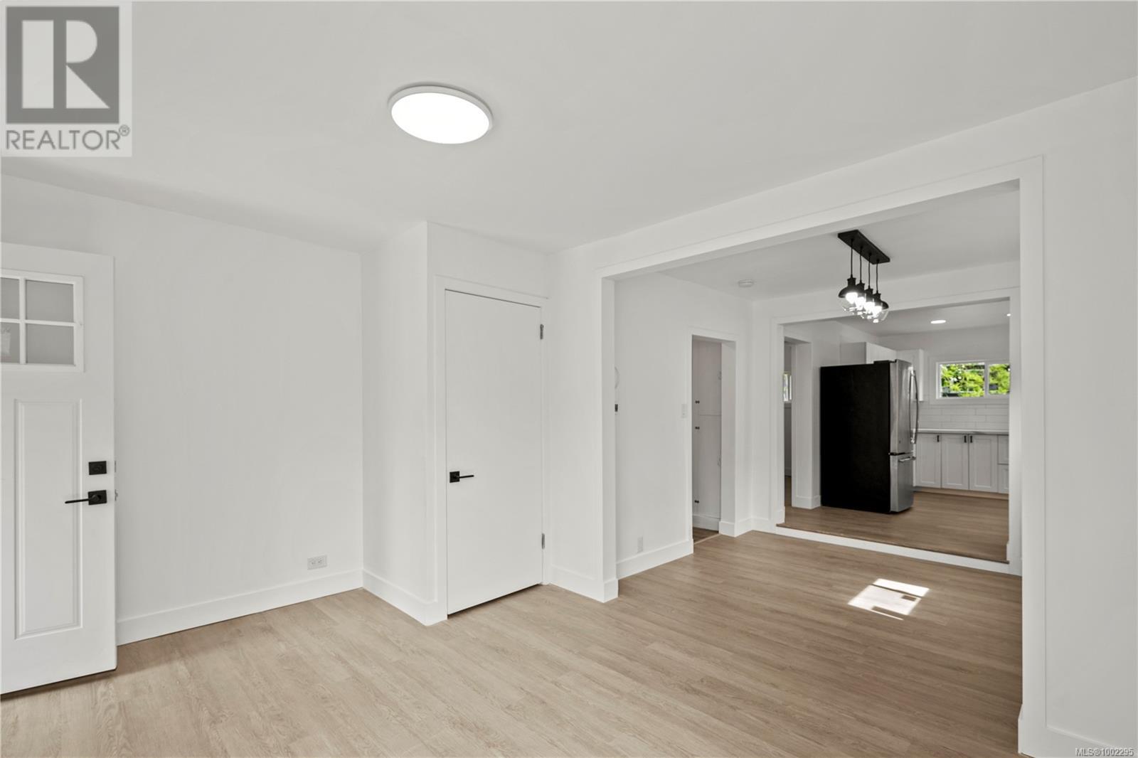 12 Conard St