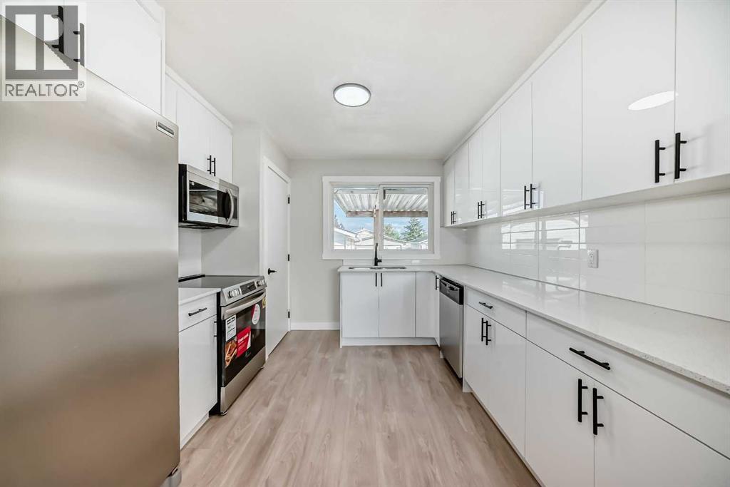 256 Penbrooke Close SE