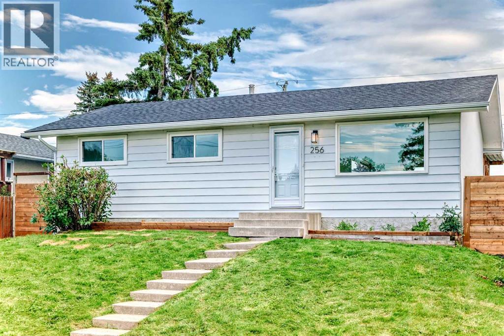 256 Penbrooke Close SE