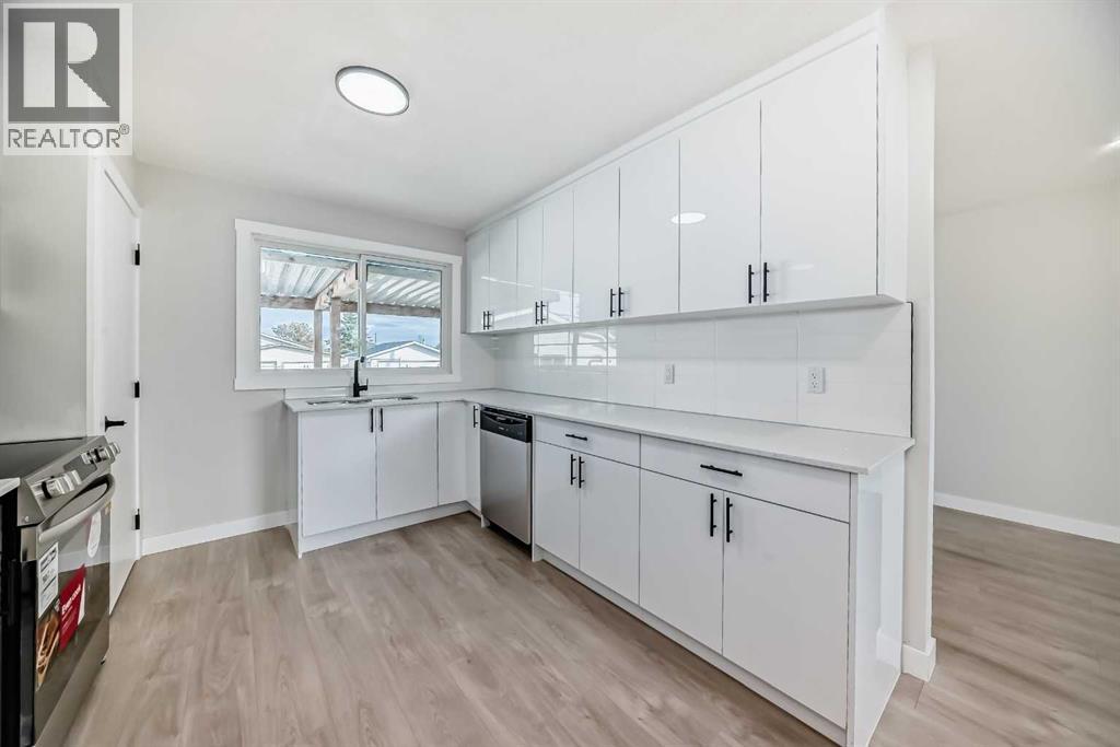 256 Penbrooke Close SE