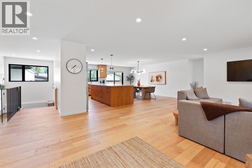 6432 Laurentian Way SW