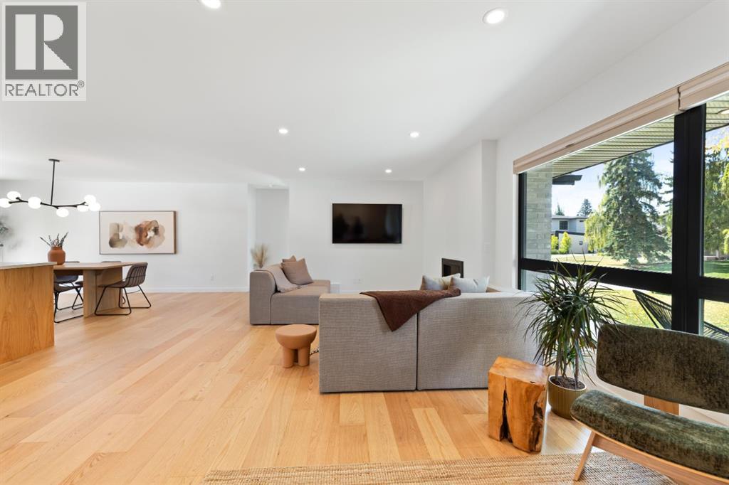 6432 Laurentian Way SW