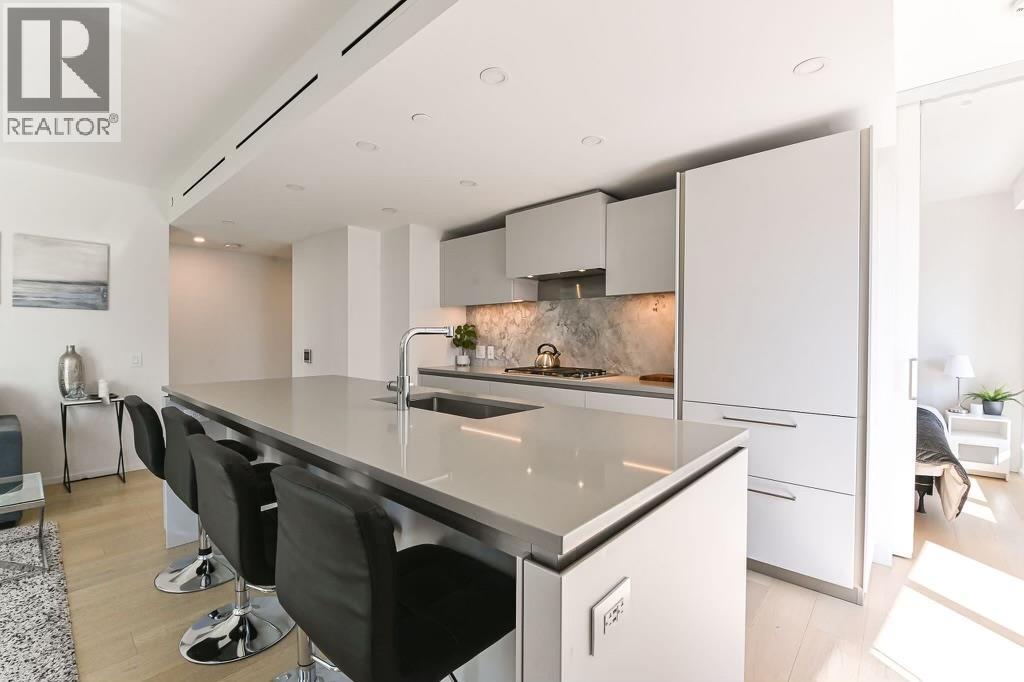 402 889 PACIFIC STREET