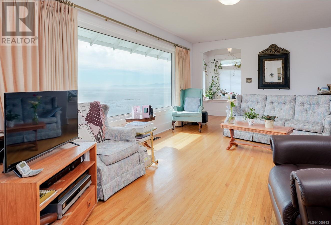 1839 Hollywood Cres