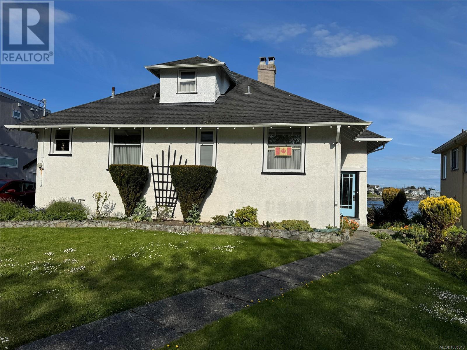 1839 Hollywood Cres