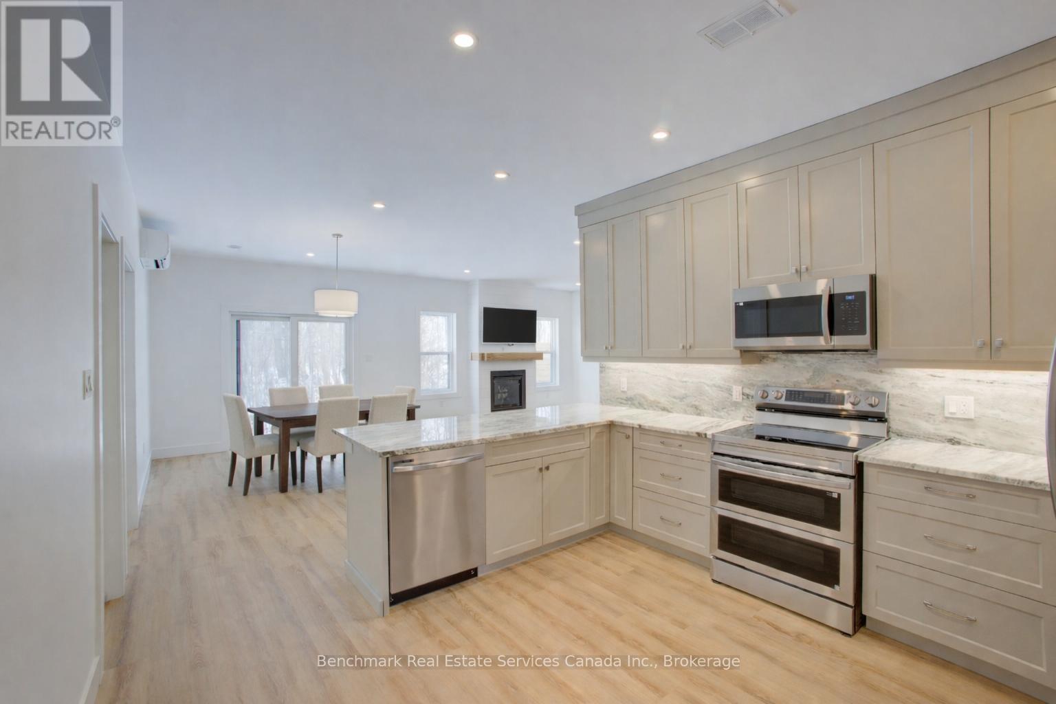 40 - 1182 QUEEN STREET