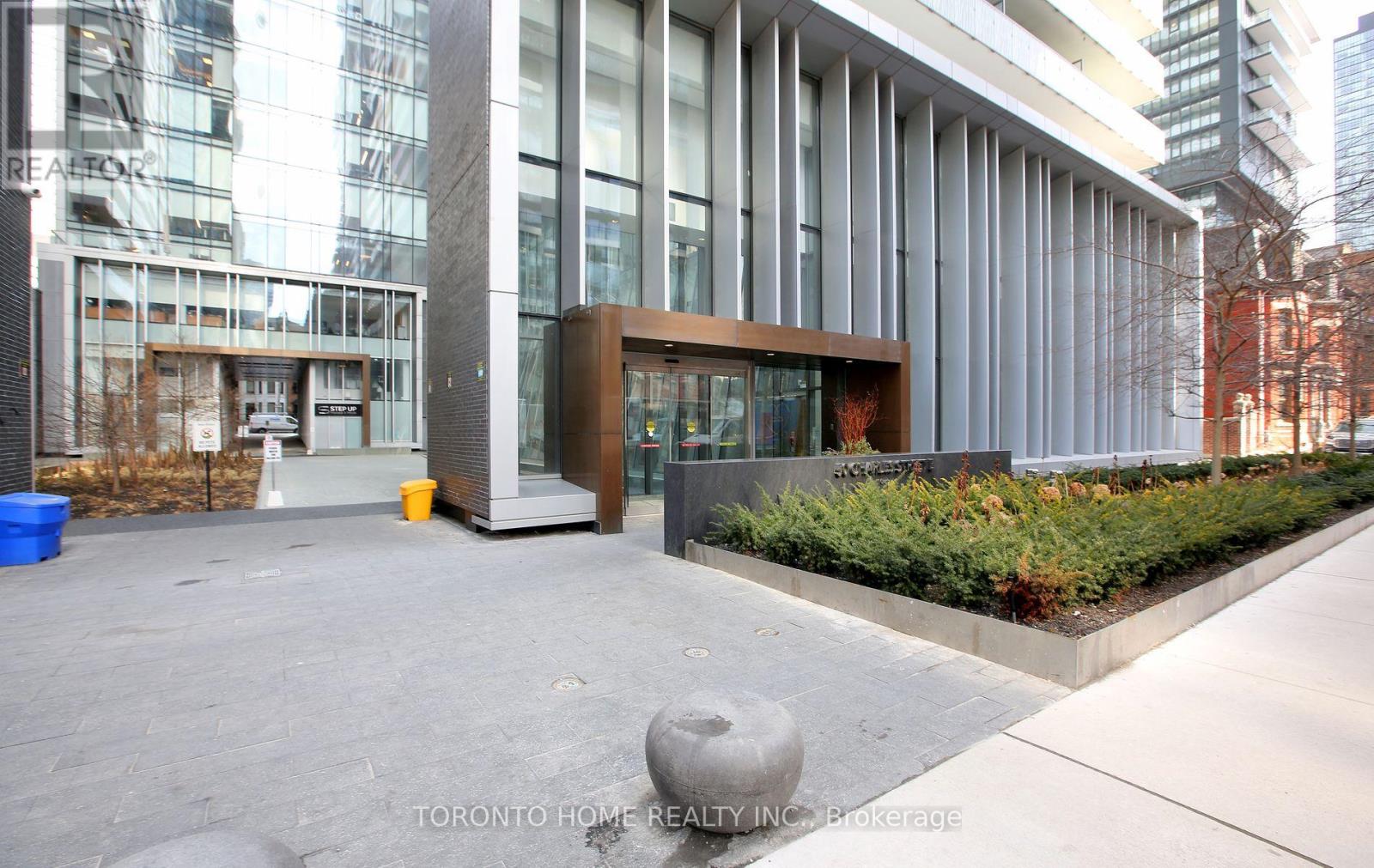 1011 - 50 CHARLES STREET E