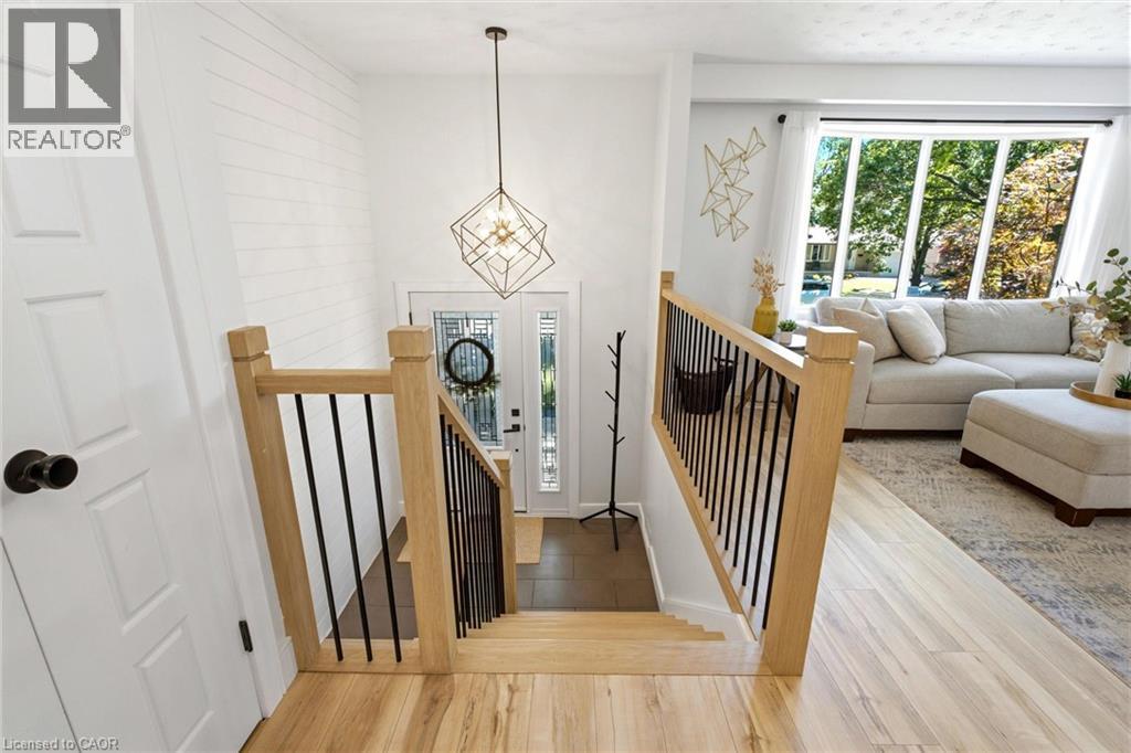 581 GLENDENE Crescent