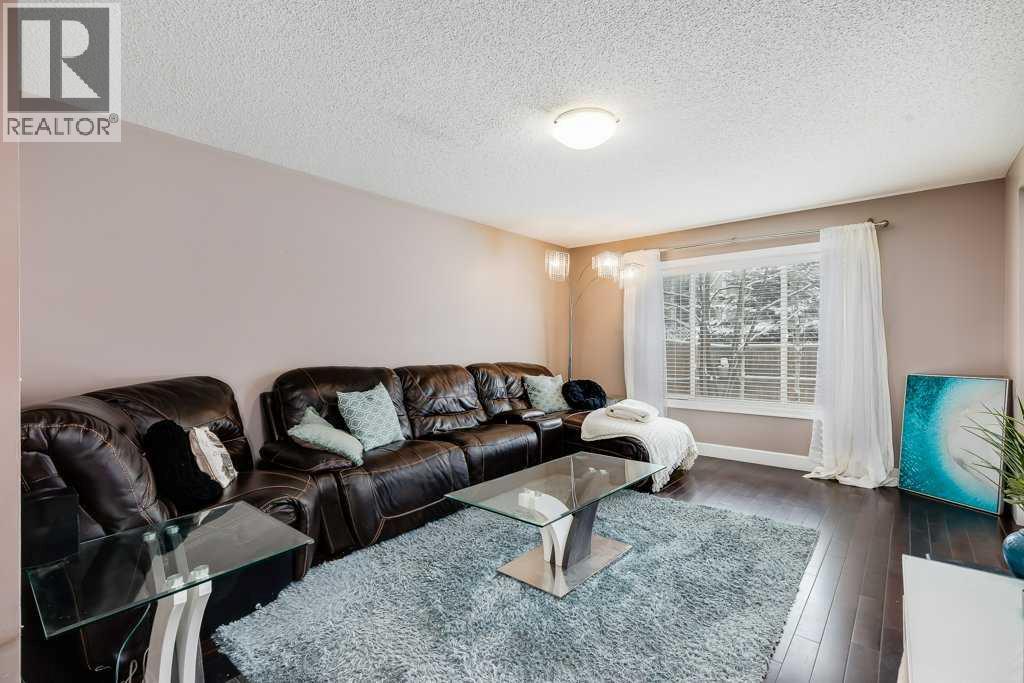 935 Windhaven Close SW