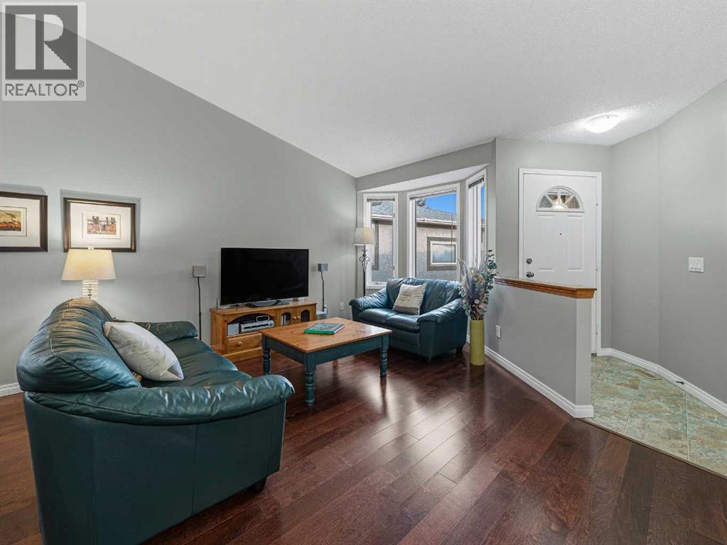 301 Arbour Cliff Close NW