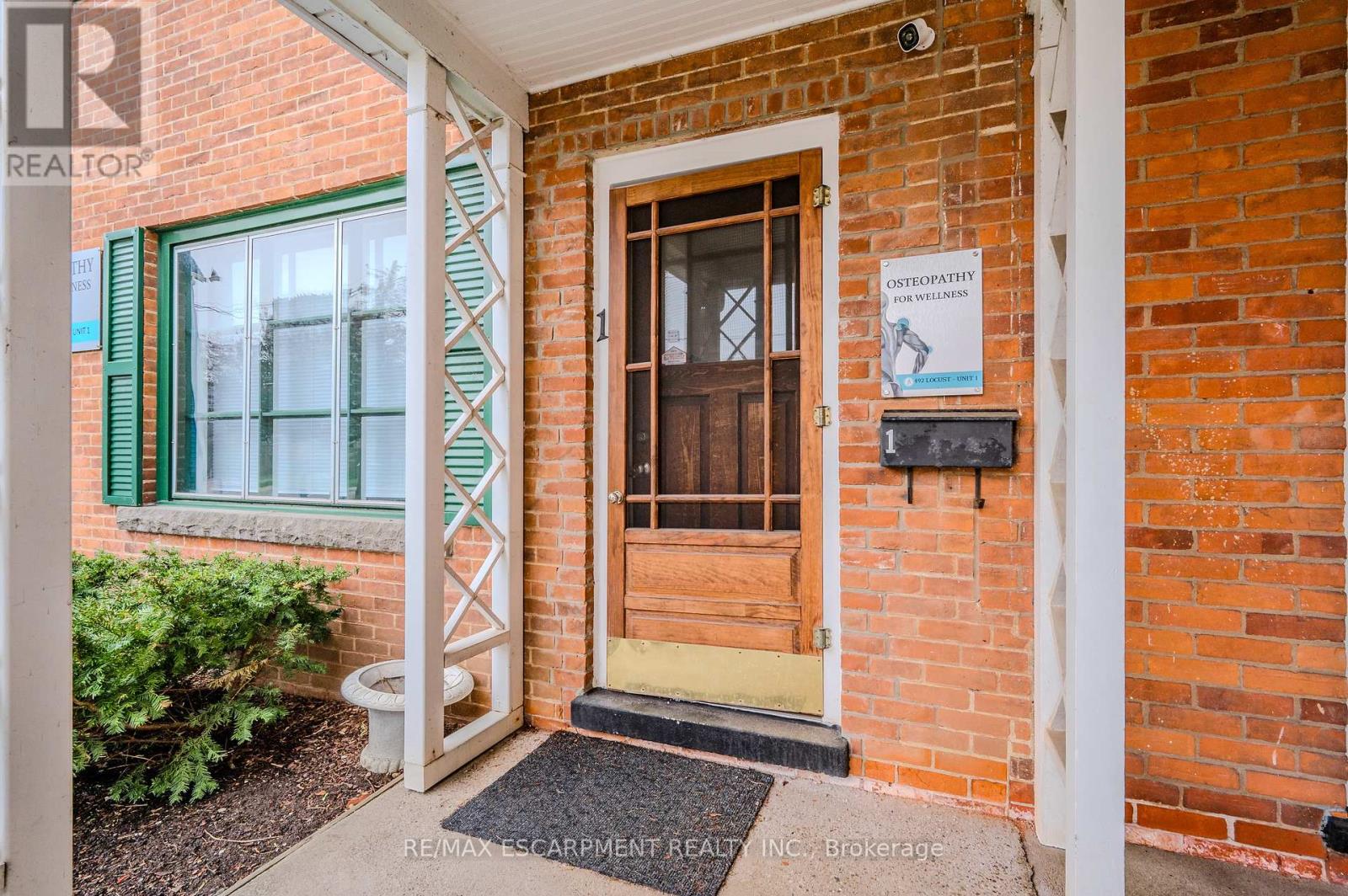 492 LOCUST STREET