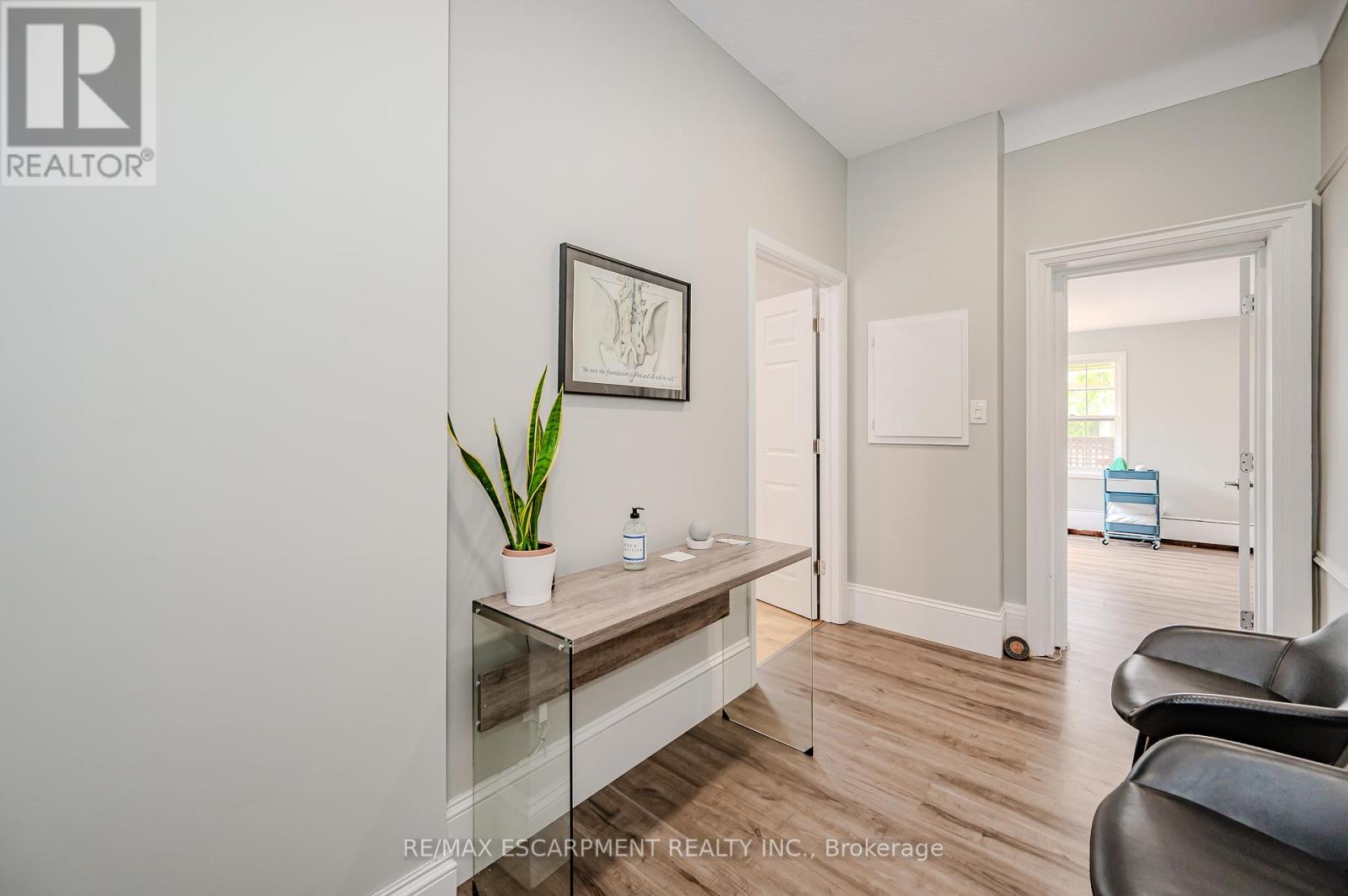 492 LOCUST STREET