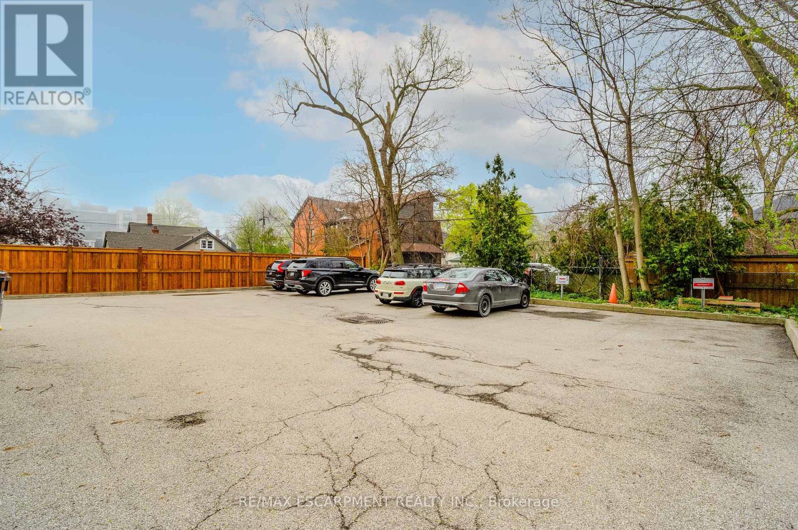 492 LOCUST STREET