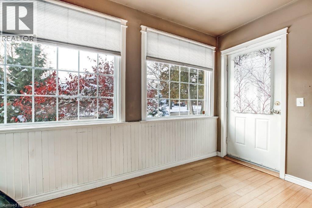 85 GRAND RIVER Avenue