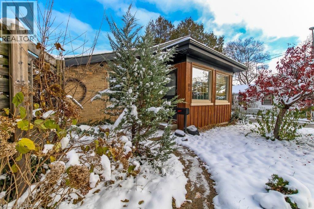 85 GRAND RIVER Avenue