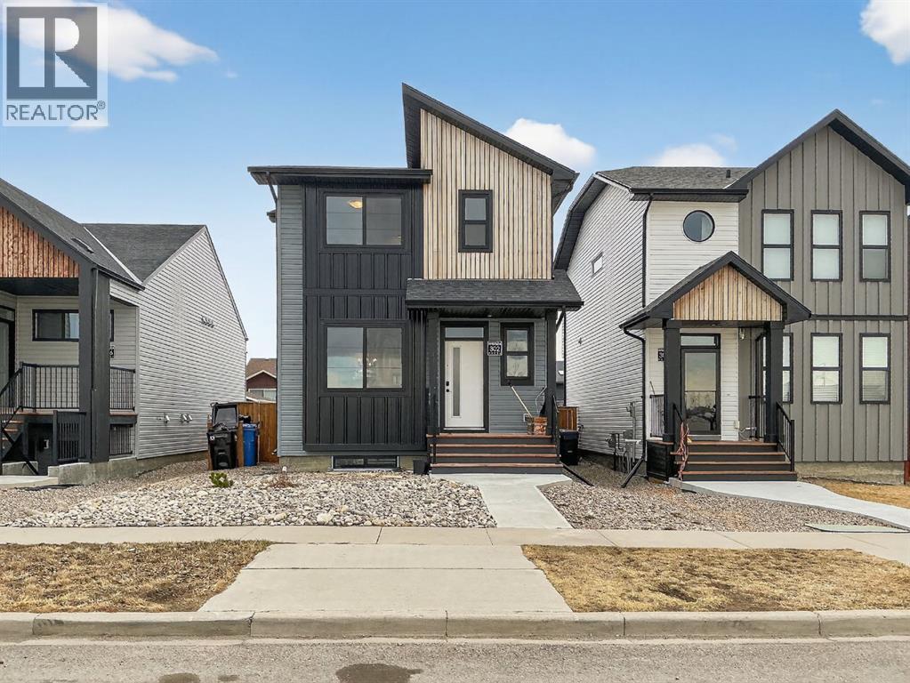 302 Uplands Boulevard N