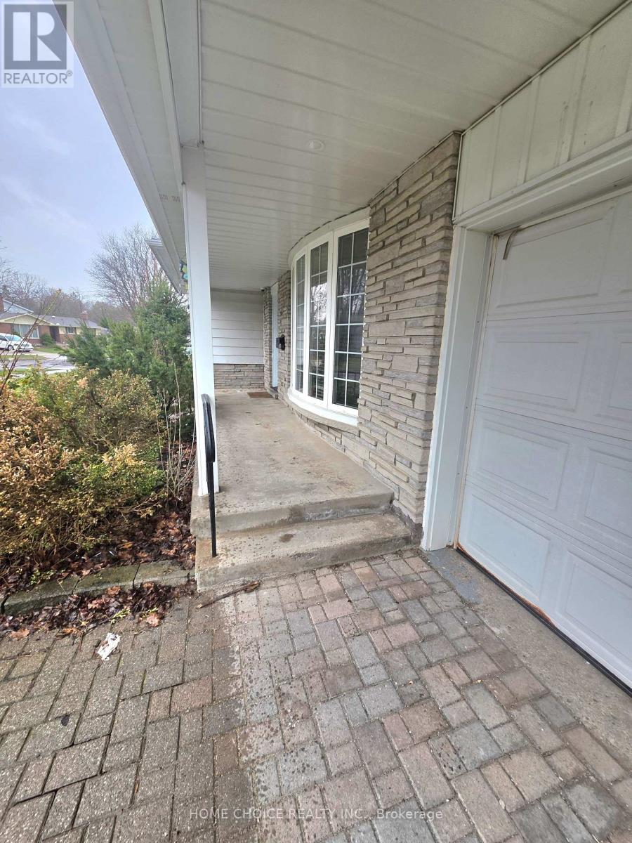 130 CHAMPLAIN CRESCENT