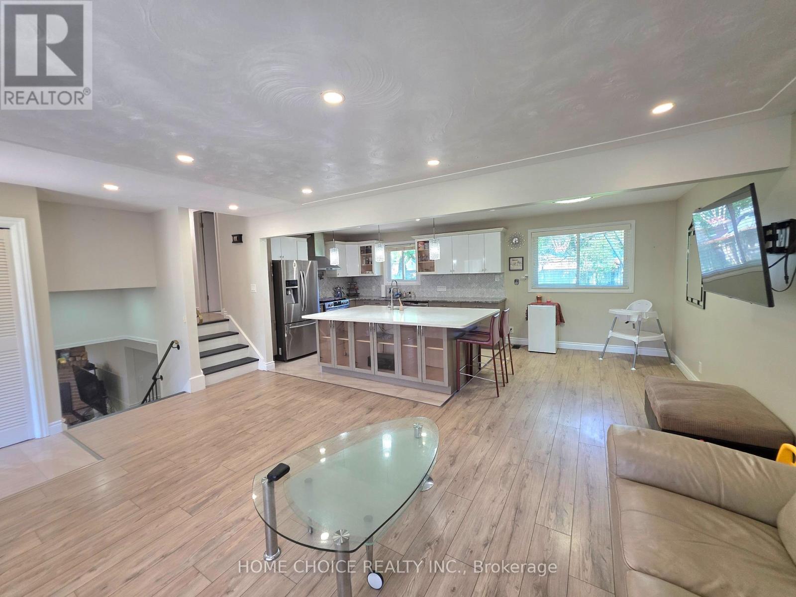 130 CHAMPLAIN CRESCENT