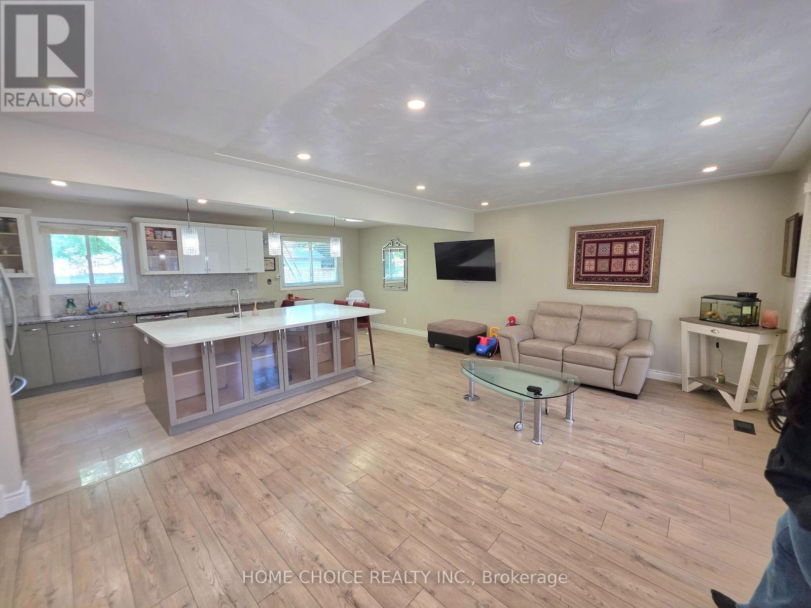 130 CHAMPLAIN CRESCENT