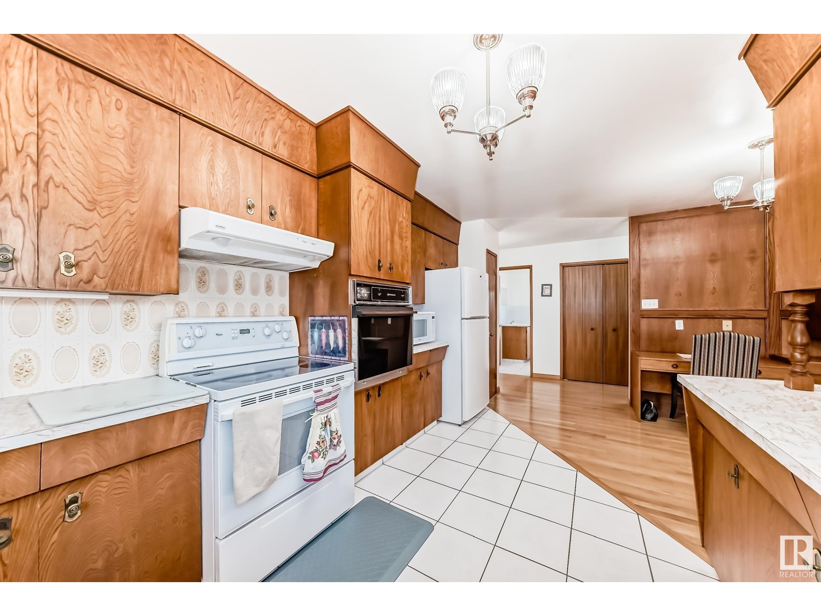 1850 232 AV NE