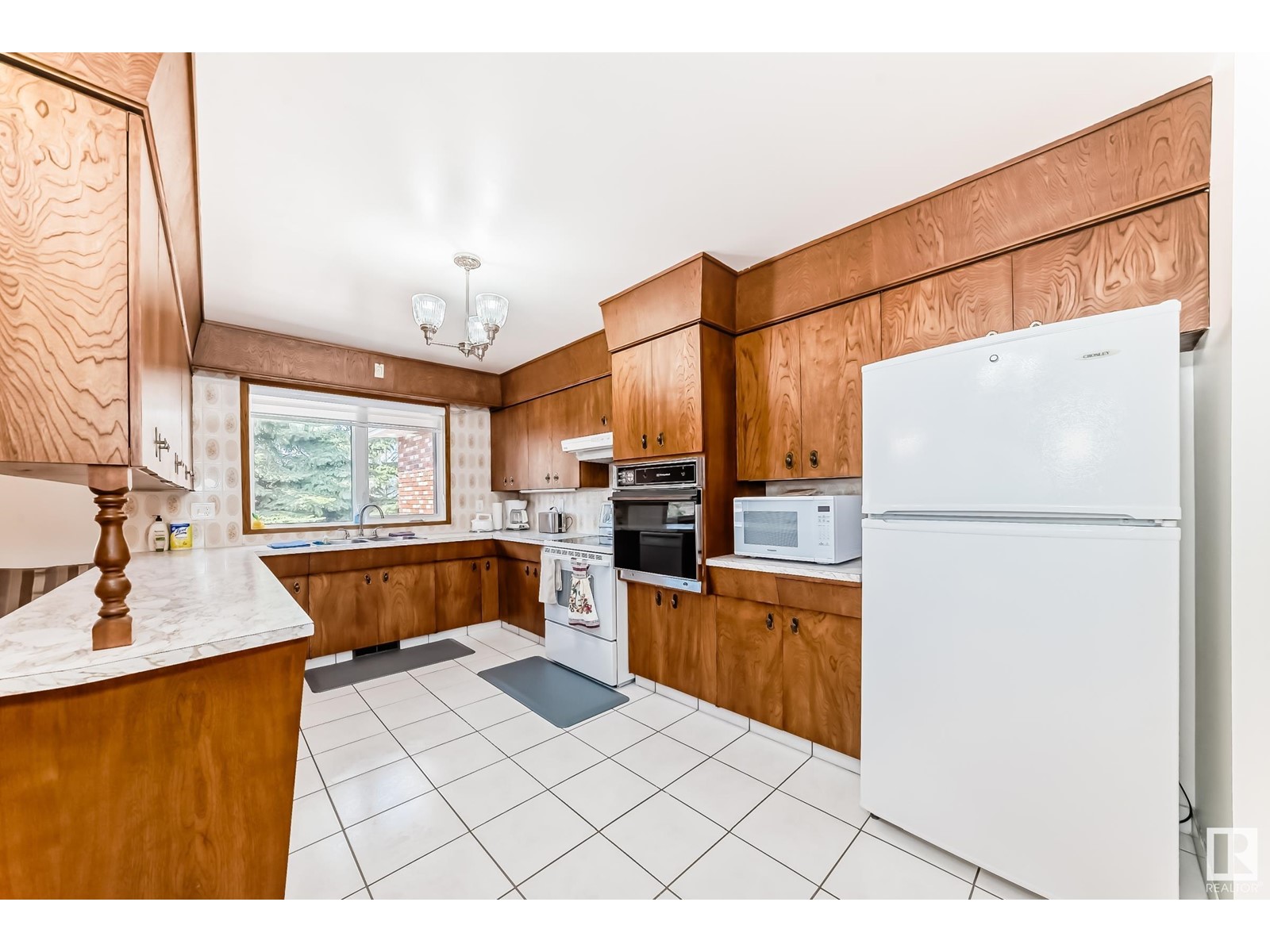 1850 232 AV NE