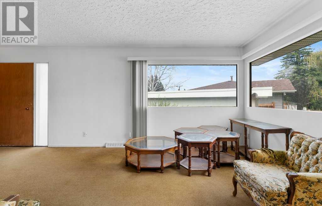 77 Ferncliff Crescent SE