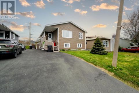 8 Wellington Crescent Mount Pearl NF A1N2E1