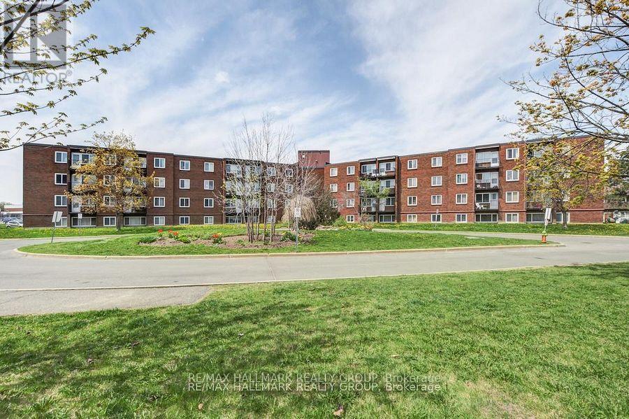 Photo 1 of 25 — 401C - 2041 ARROWSMITH DRIVE Unit 401C, Ottawa, ON K1J7V7
