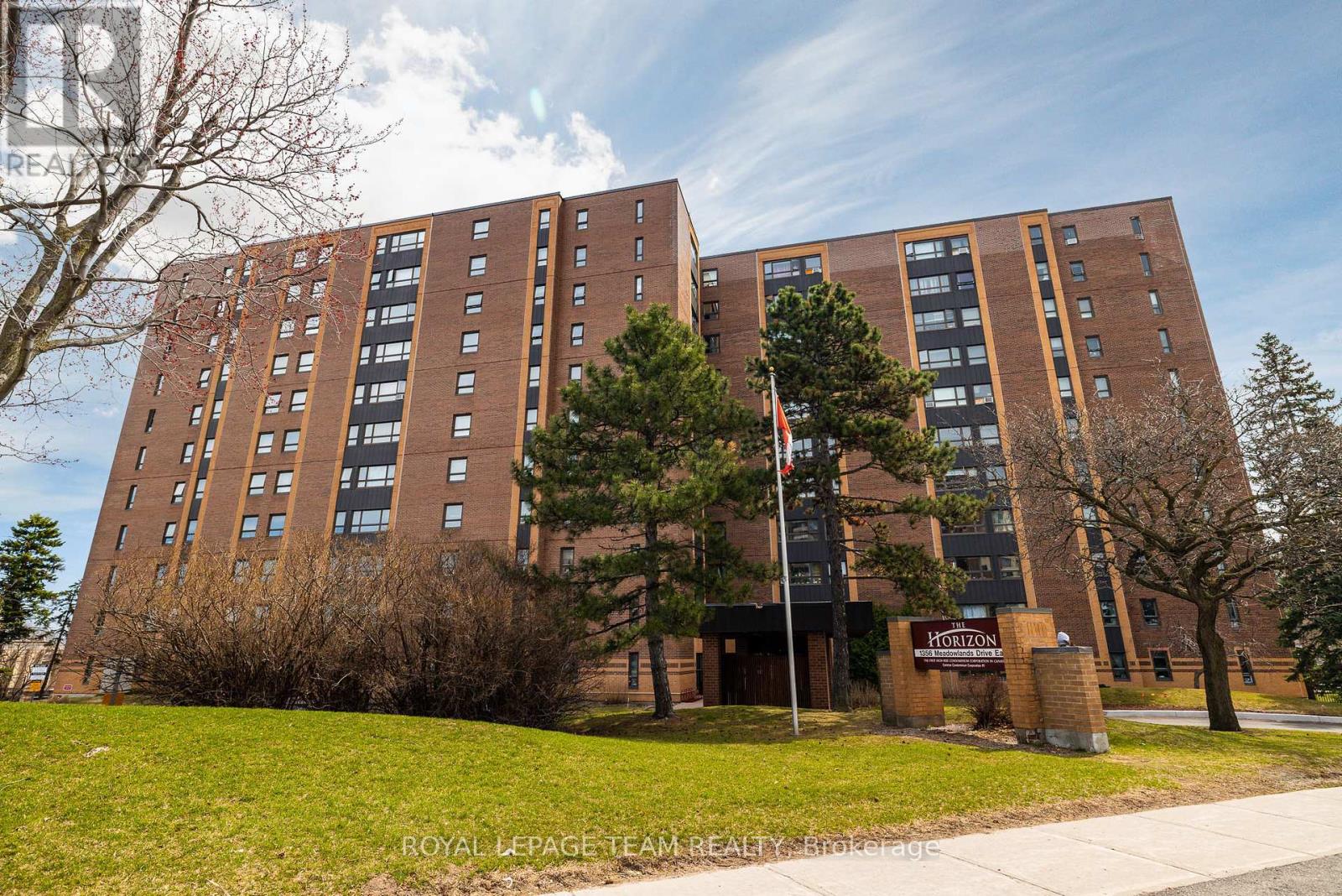 Photo 1 of 32 — 705 - 1356 MEADOWLANDS DRIVE E Unit 705, Ottawa, ON K2E6K6