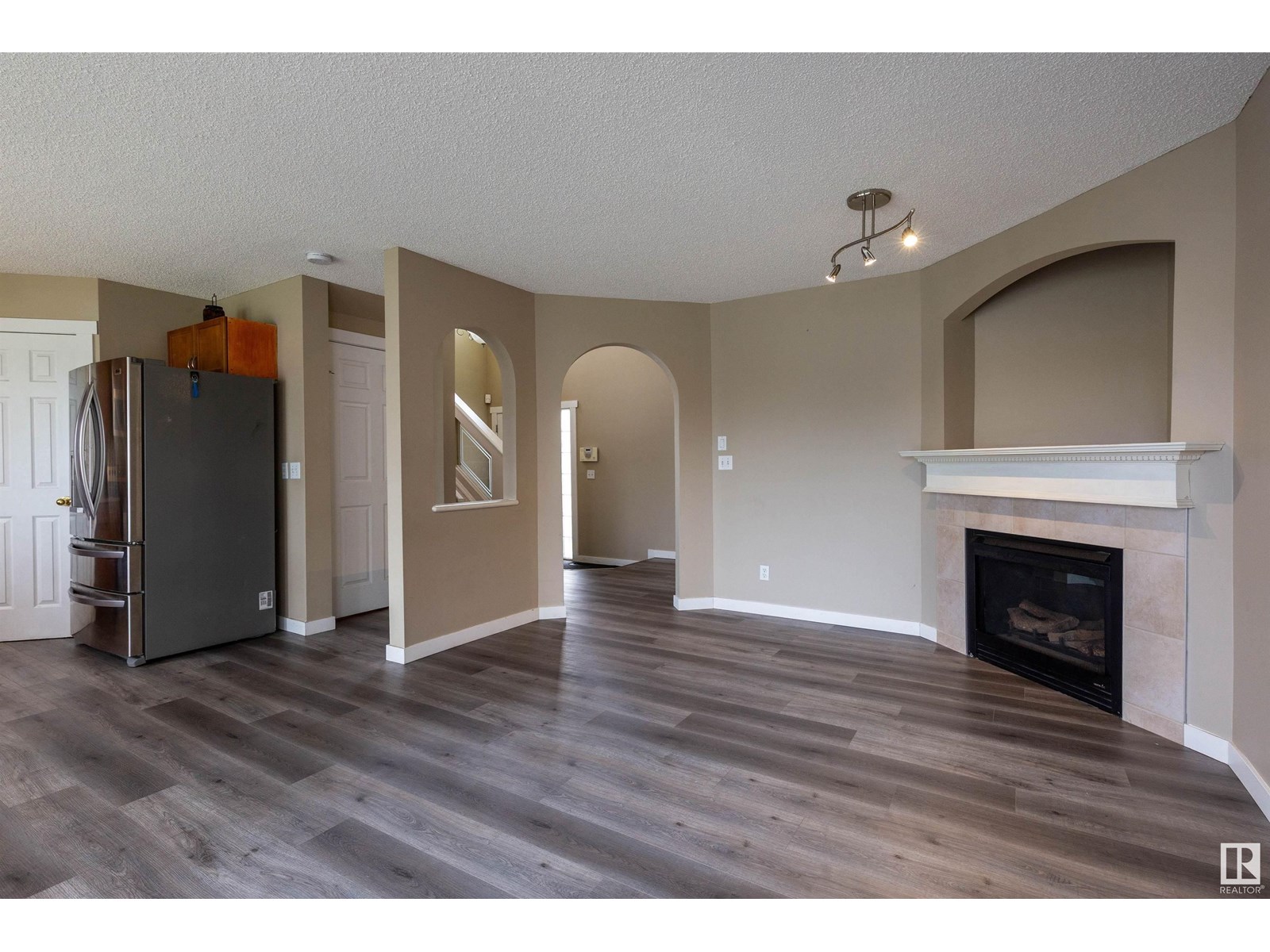 13803 37 ST NW