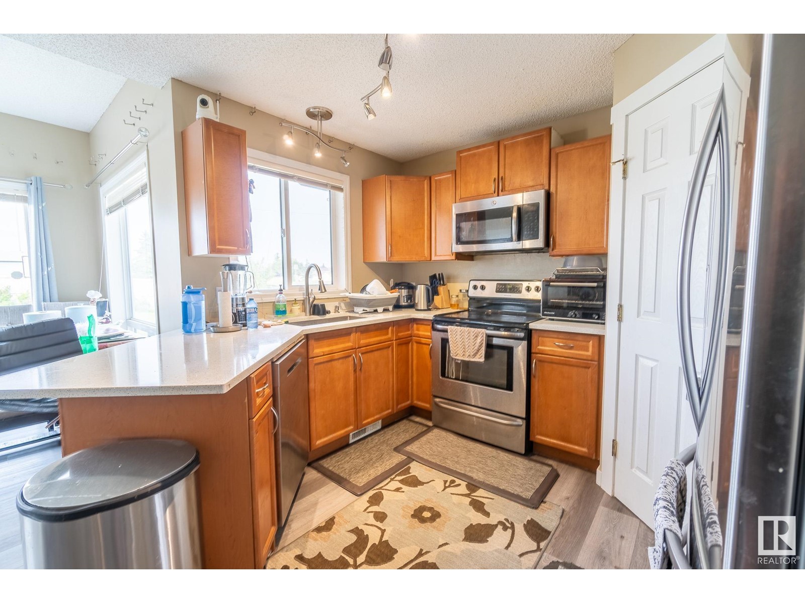 13803 37 ST NW