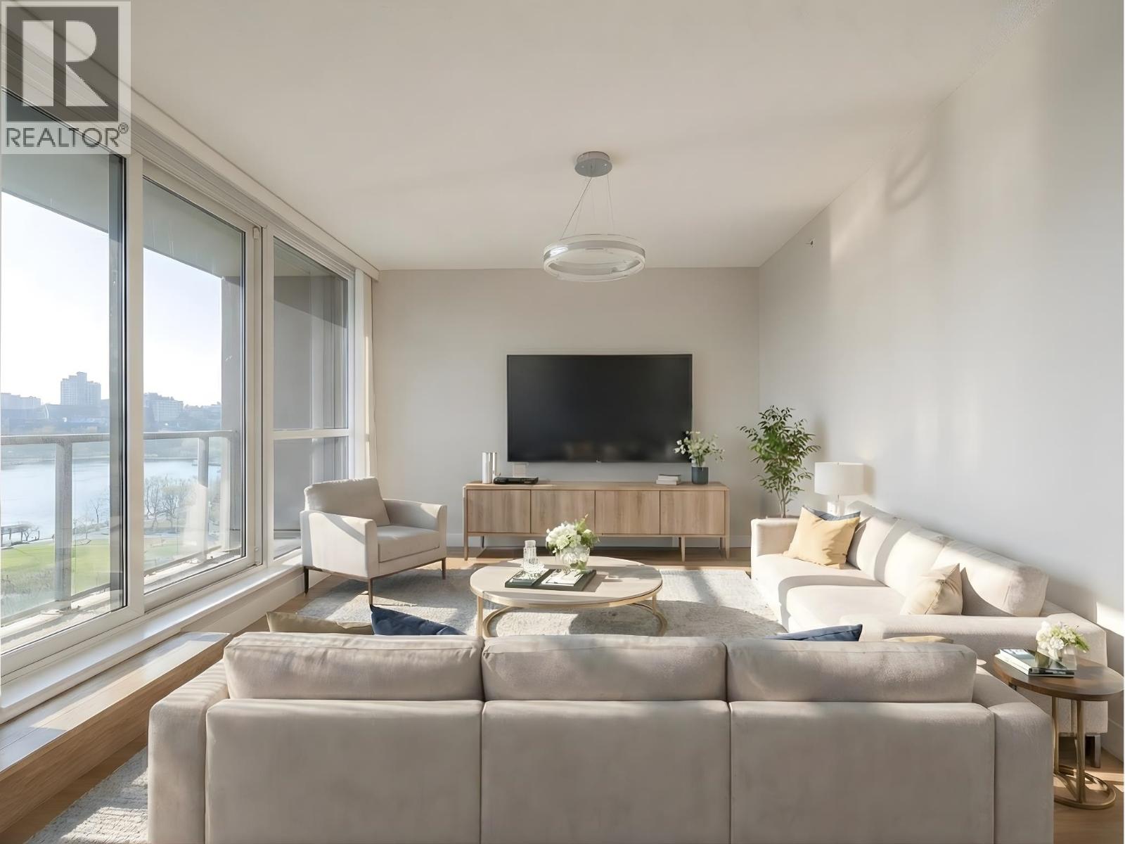 1102 1318 HOMER STREET