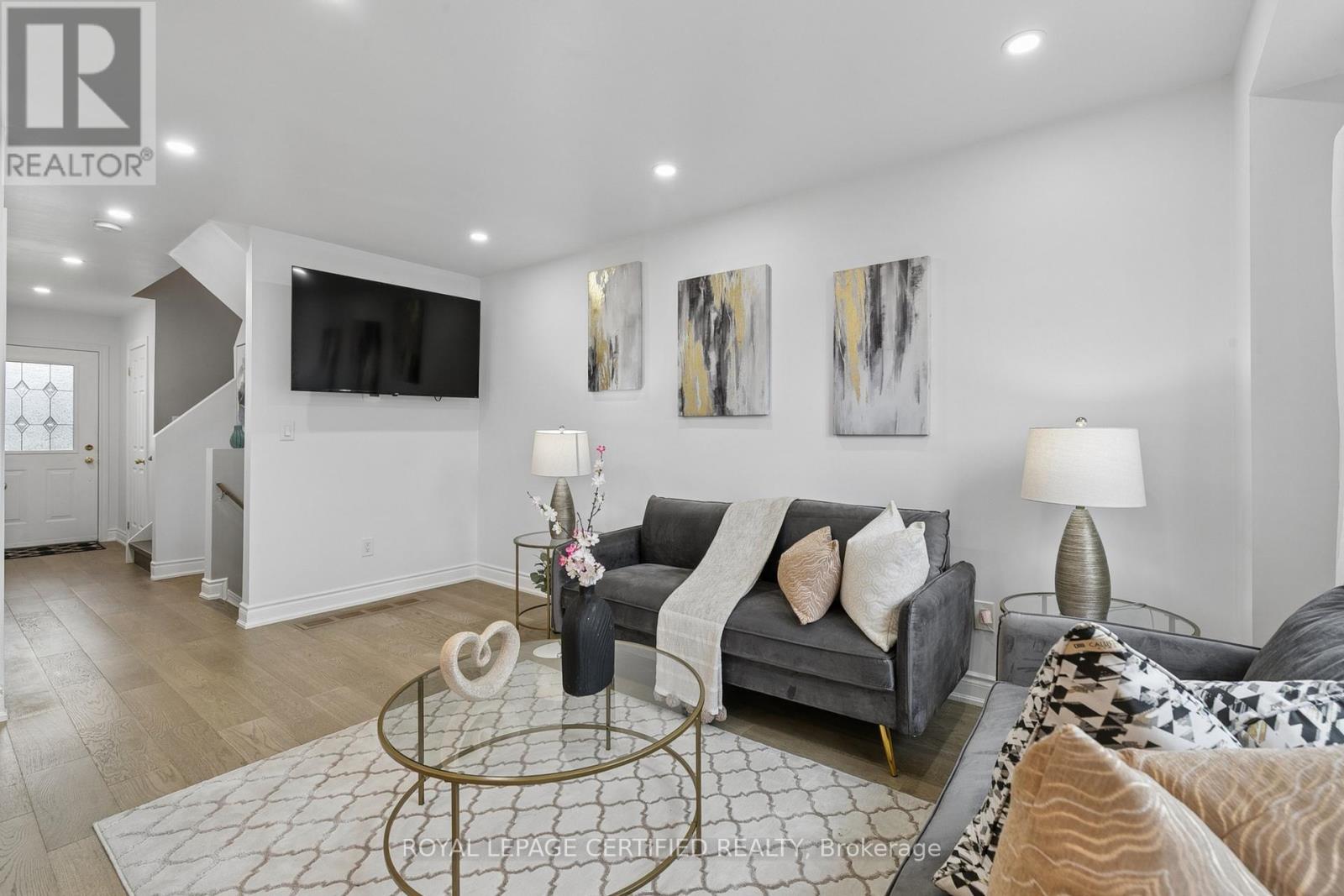 22 GOLDEN TERRACE COURT