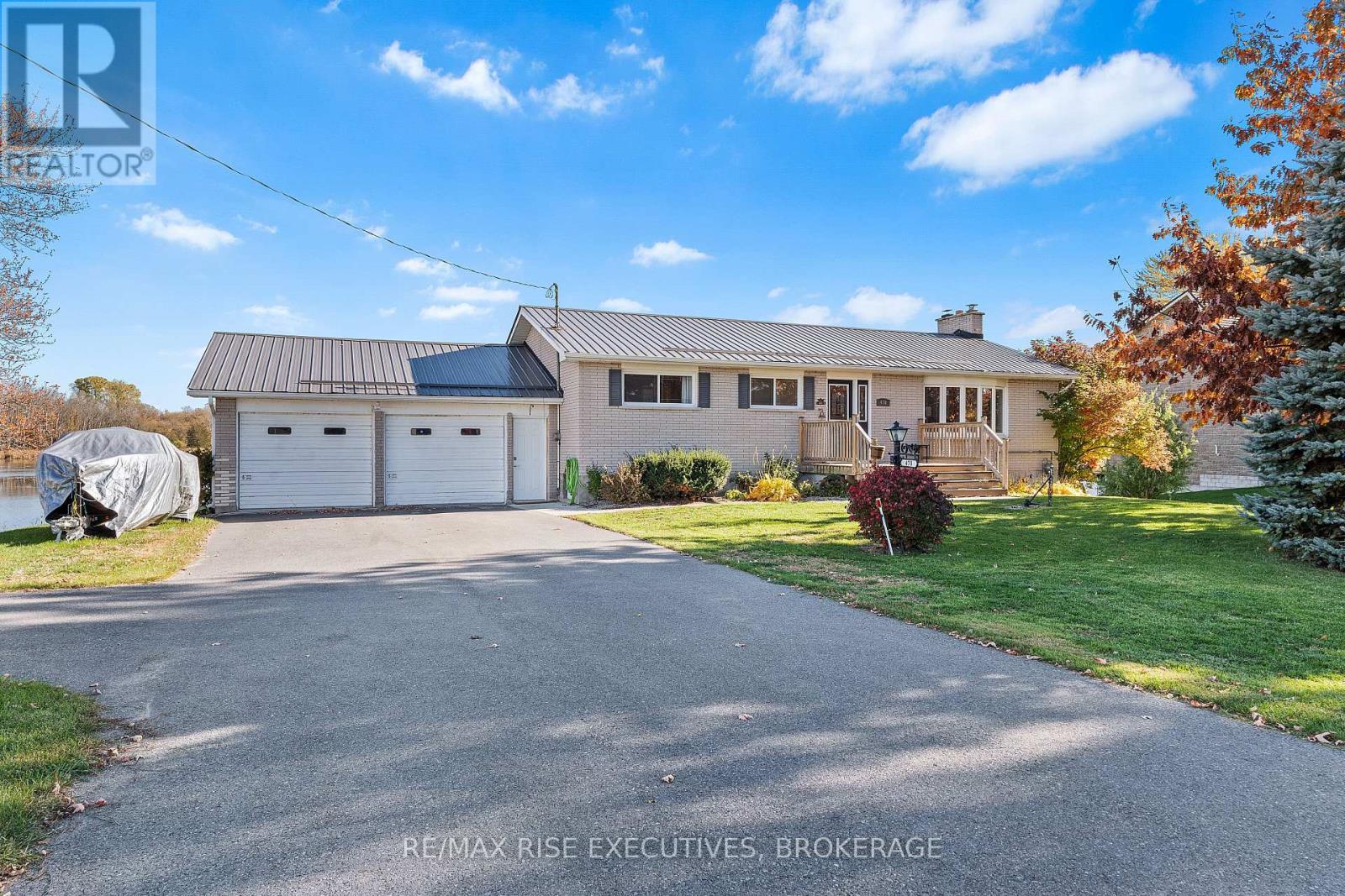 470 DUNDAS STREET W