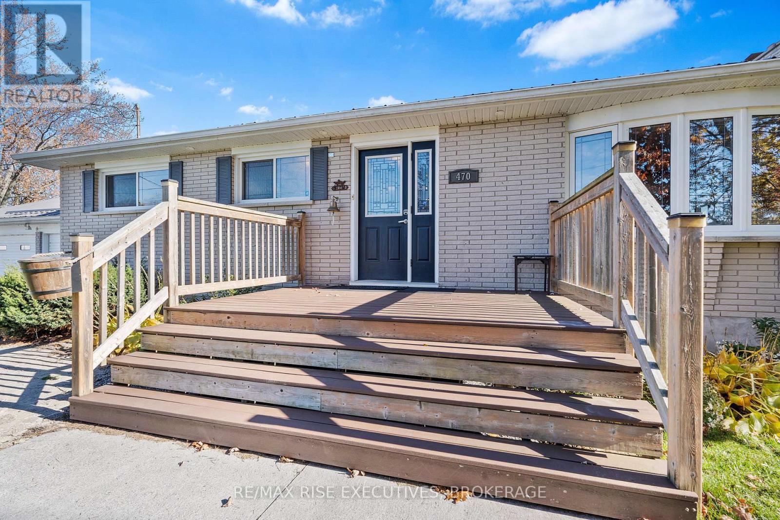 470 DUNDAS STREET W