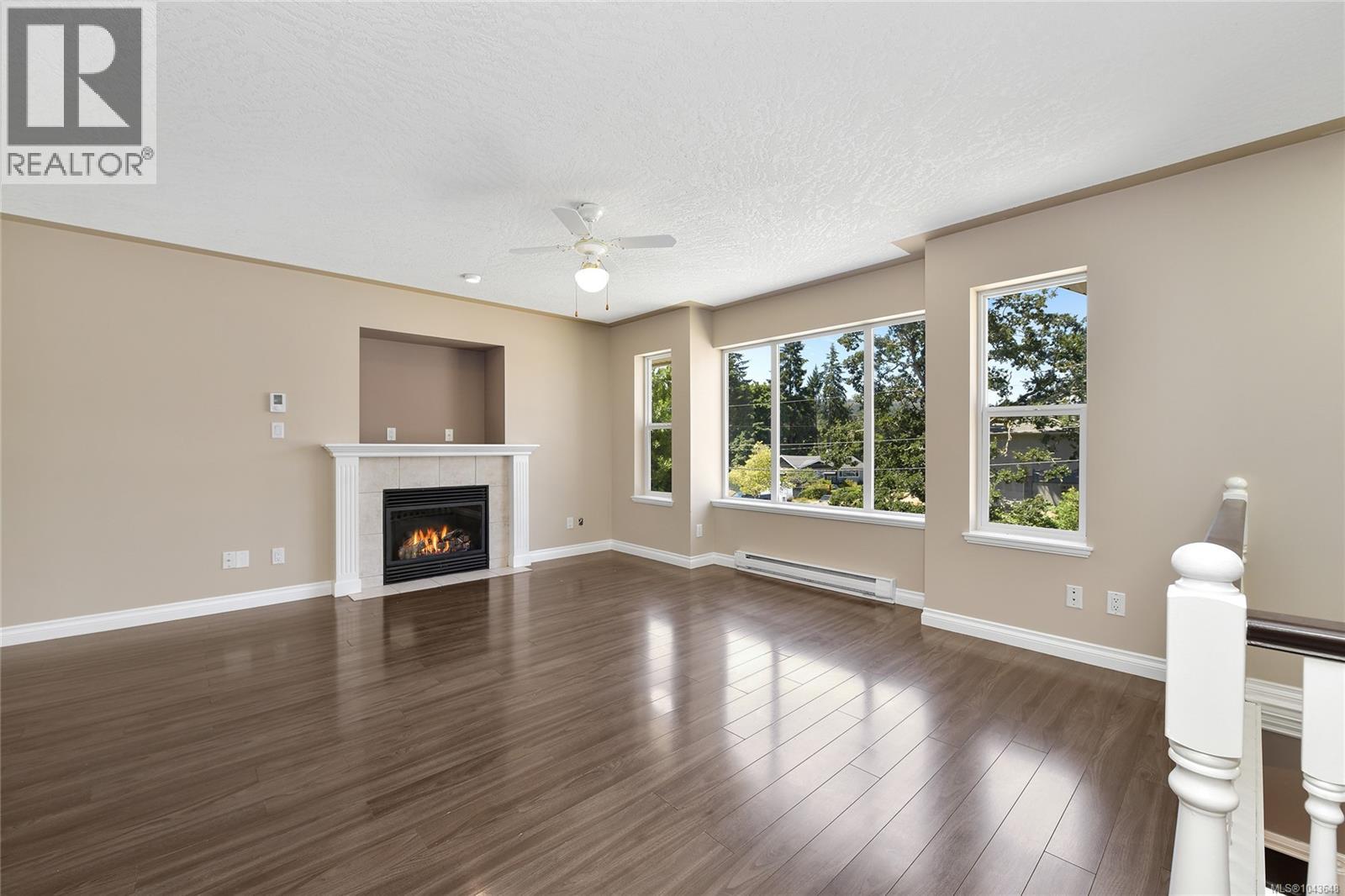 585 HANSEN Ave