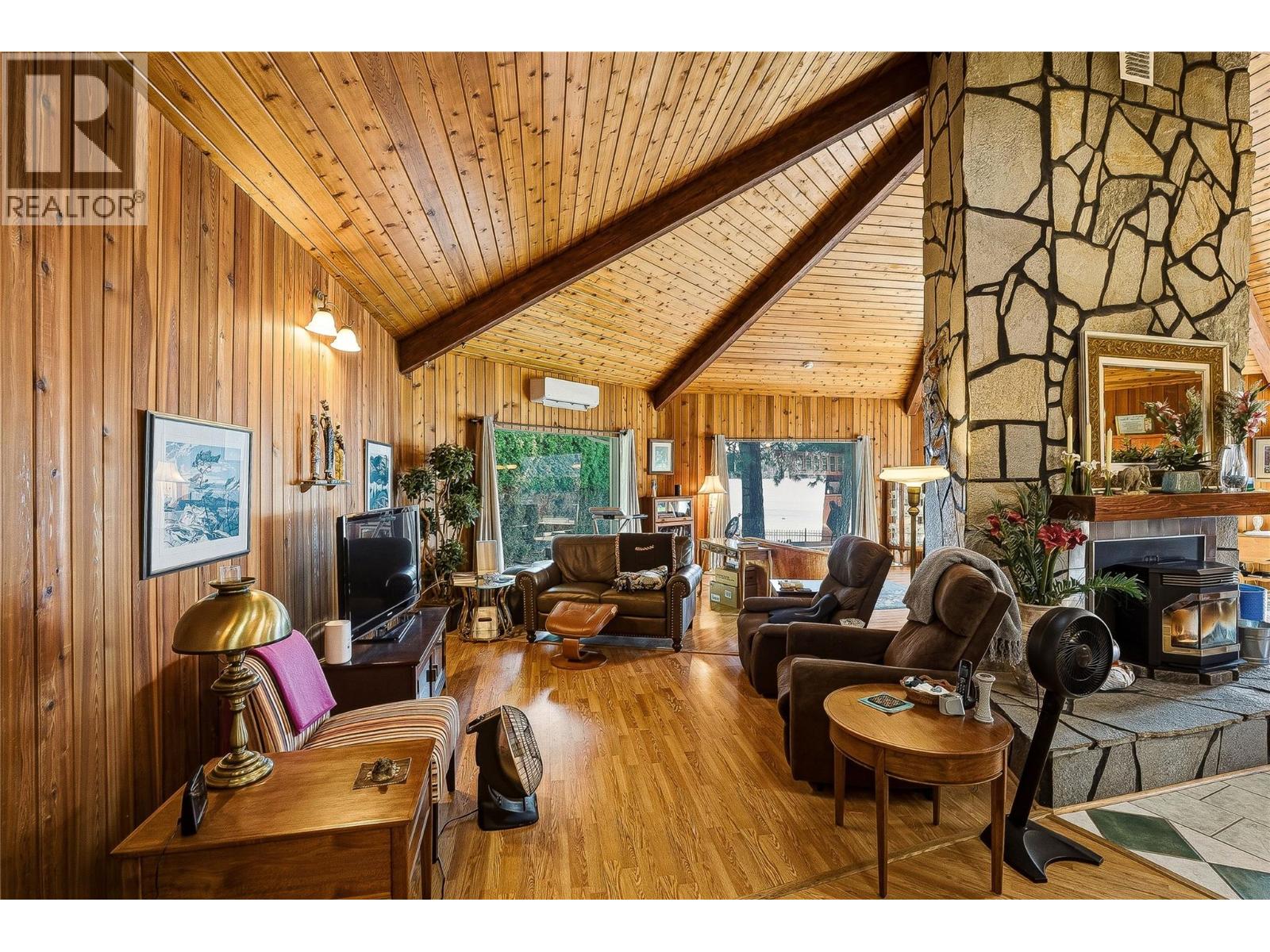 1322 & 1318 Deodar Road