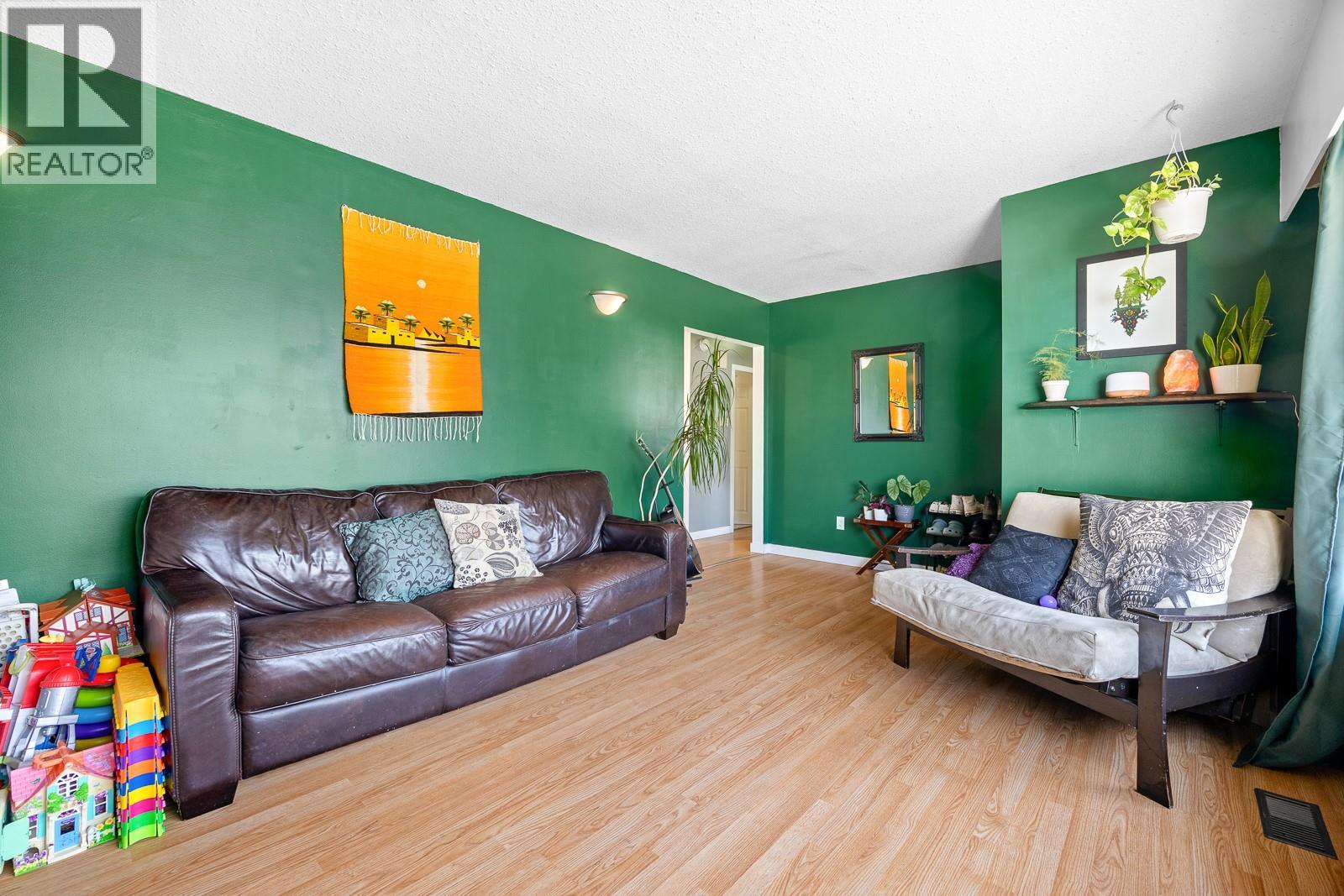 430A Holbrook Road W