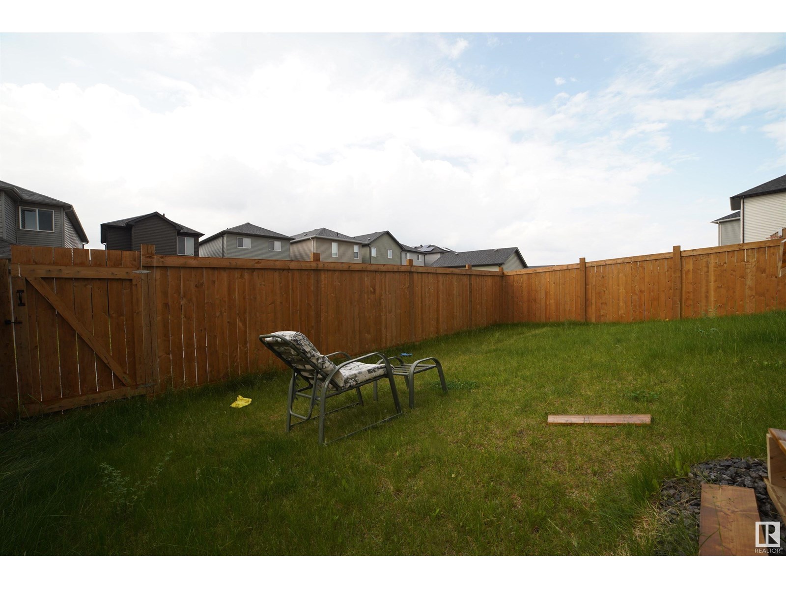 2420 13 AV NW