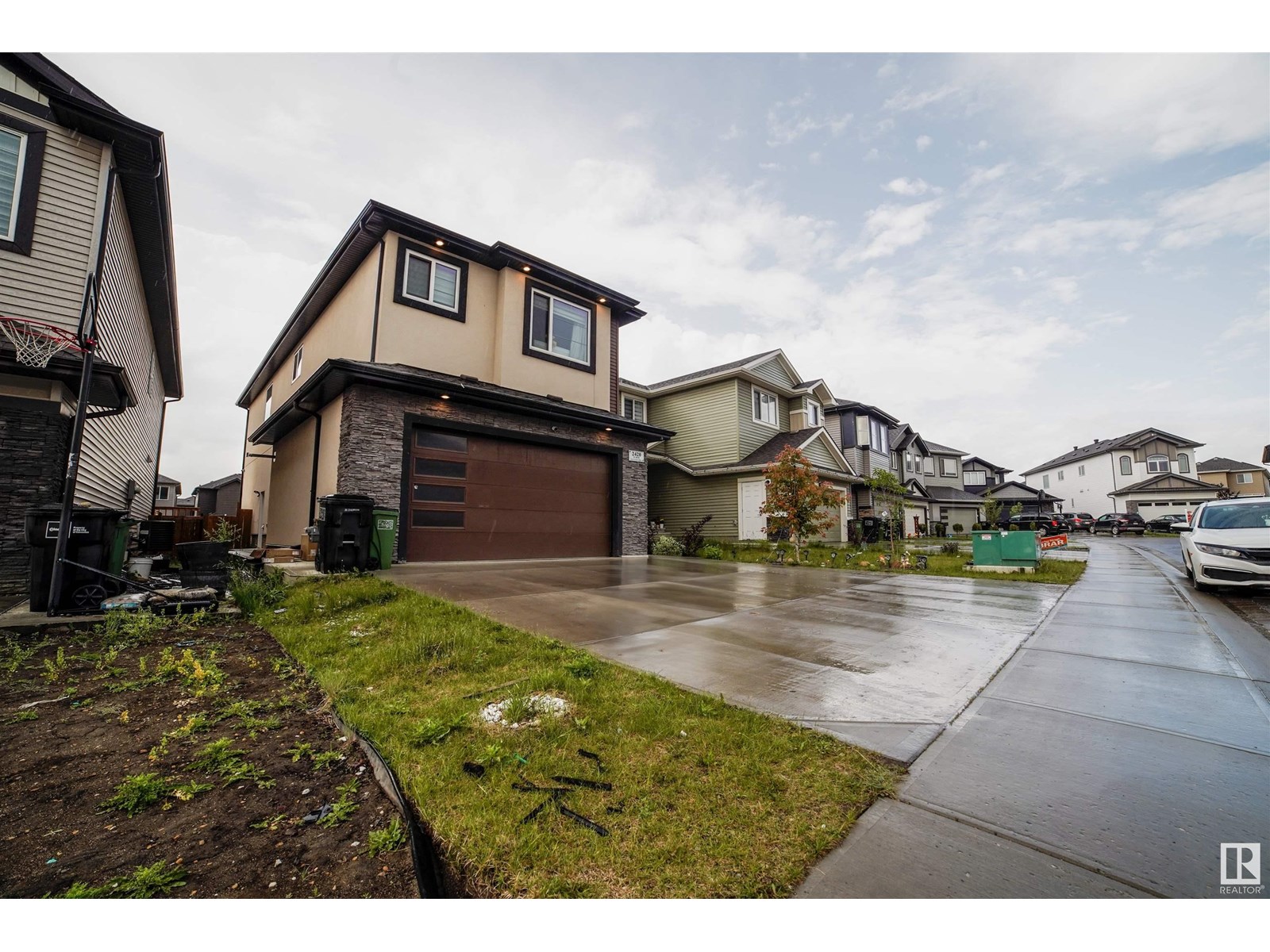 2420 13 AV NW