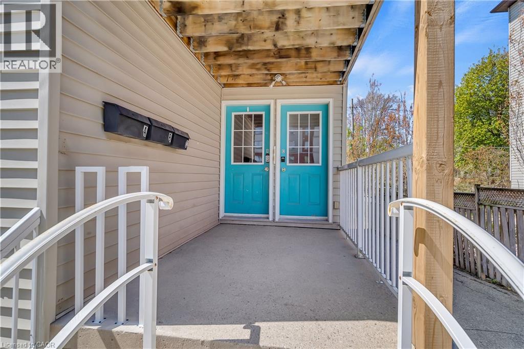 24 COLUMBIA Street W