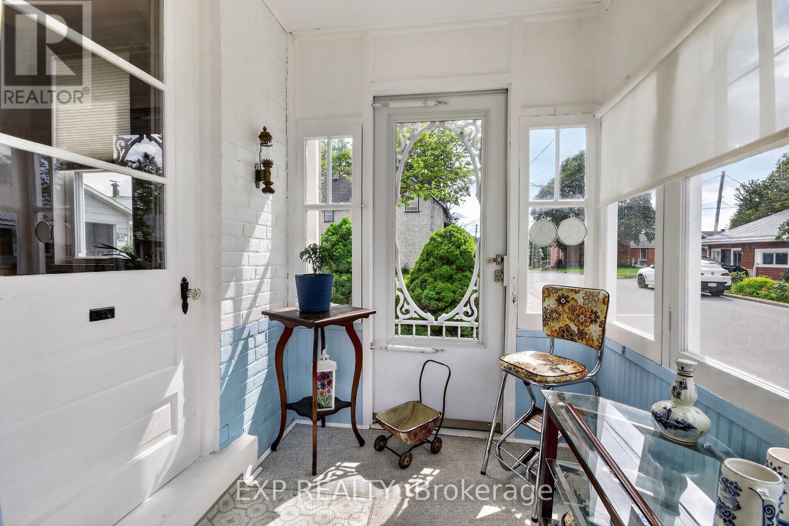 82 MUNRO STREET