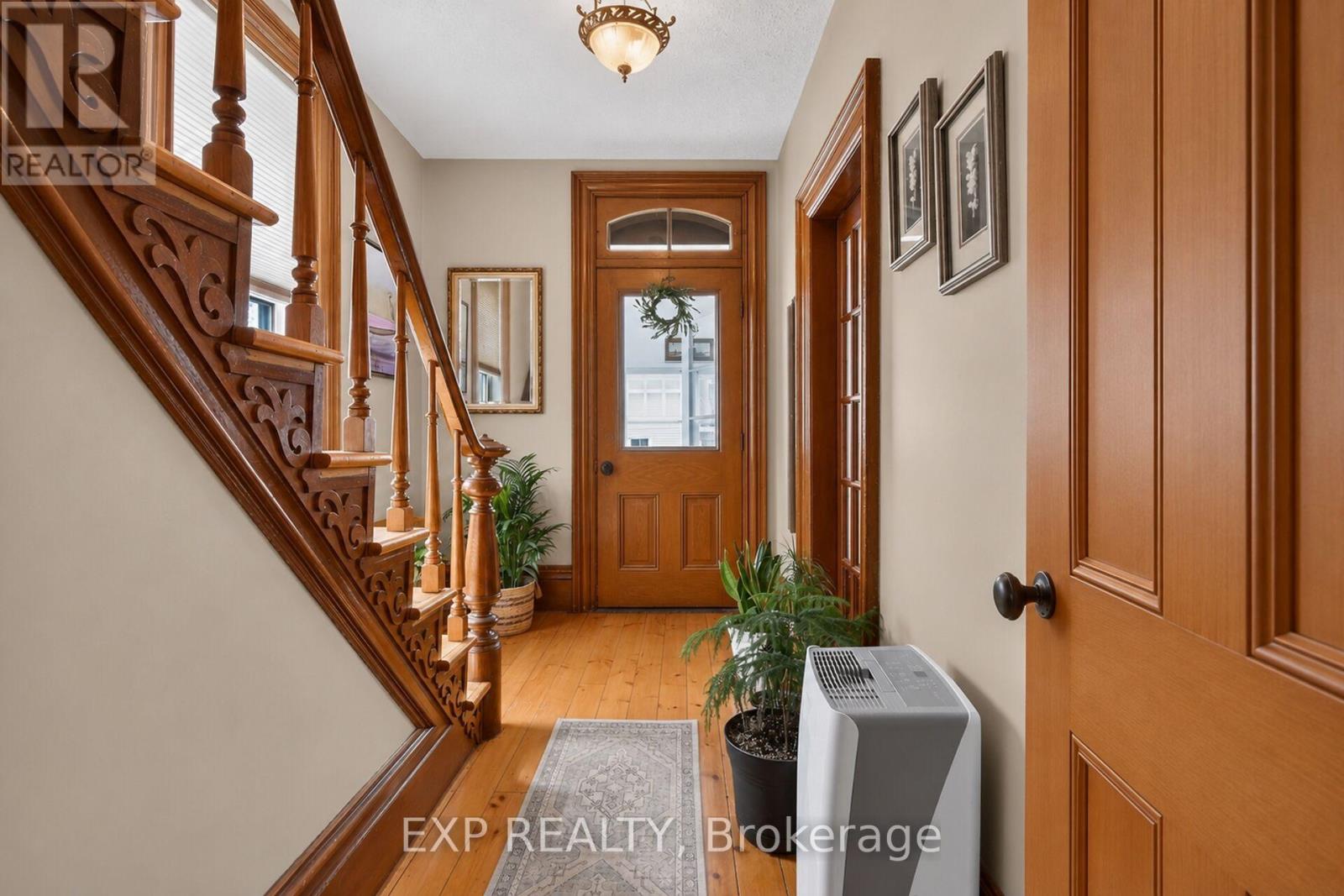82 MUNRO STREET