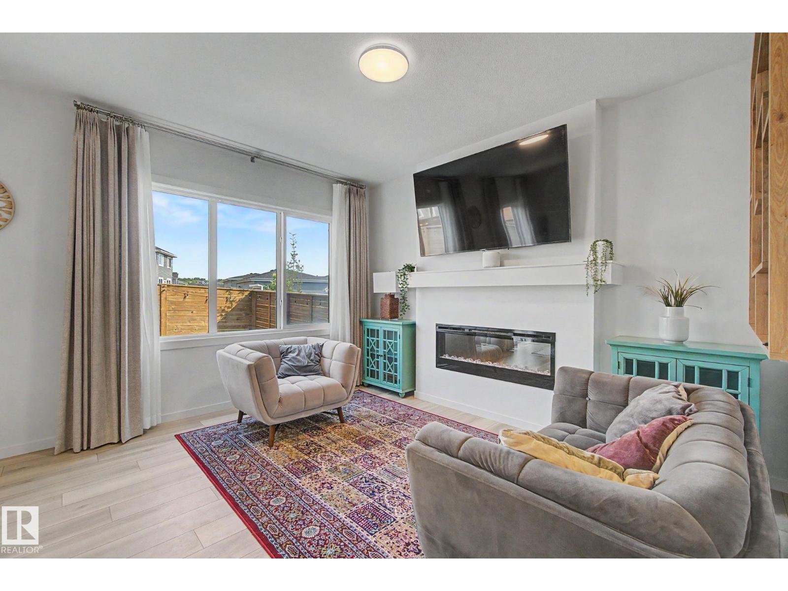 28 ROSEWOOD WY