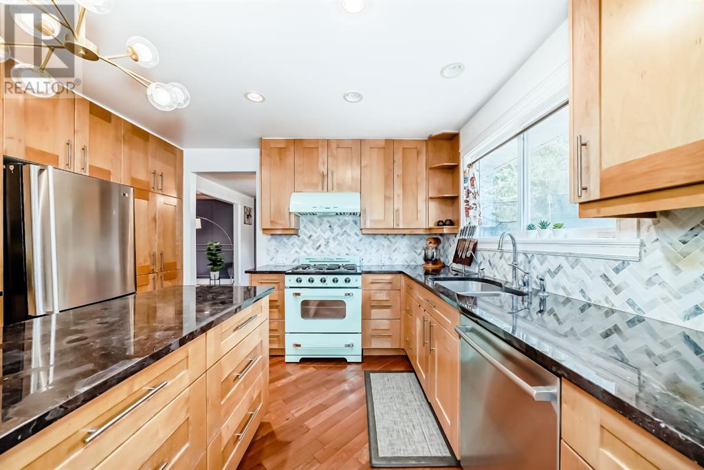 232 Valhalla Crescent NW