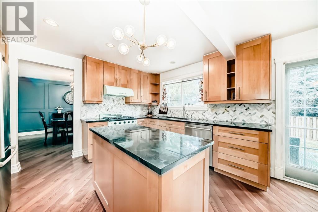 232 Valhalla Crescent NW