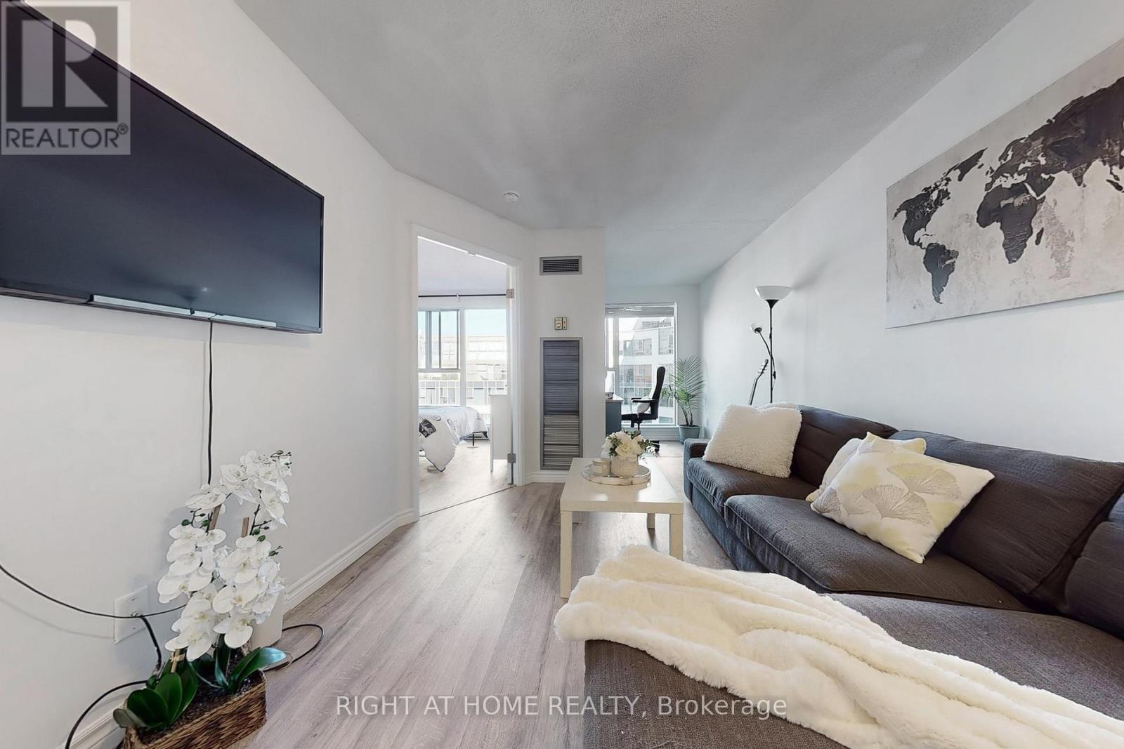 705 - 222 THE ESPLANADE AVENUE