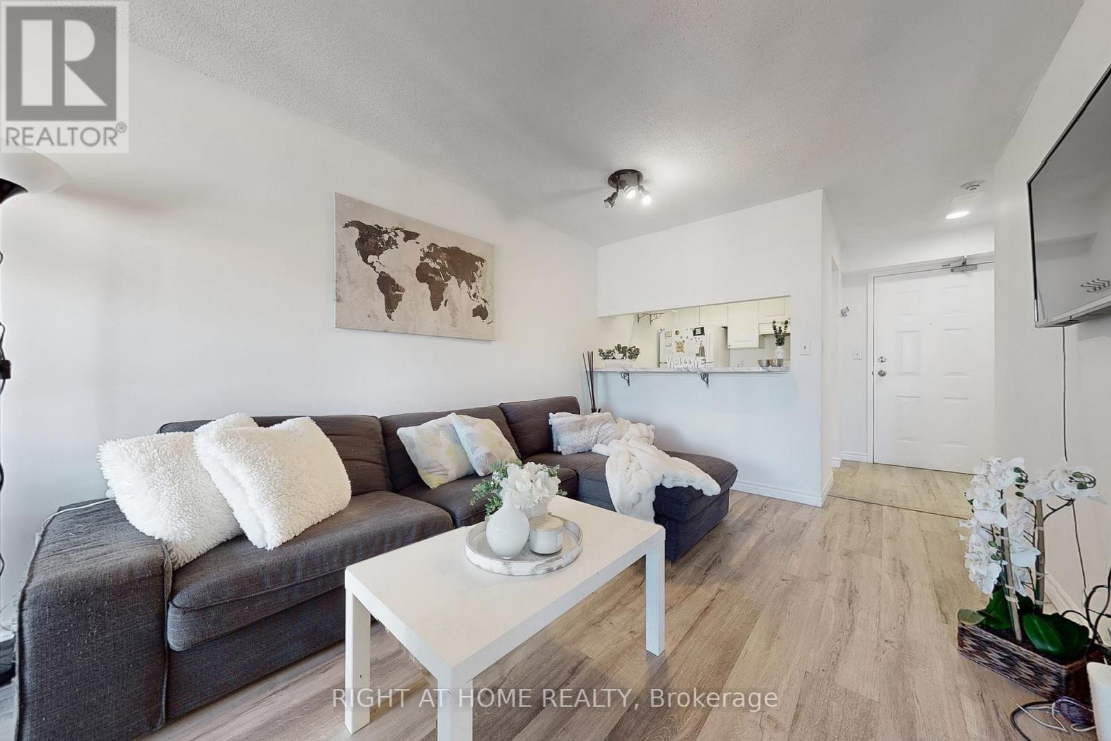 705 - 222 THE ESPLANADE AVENUE