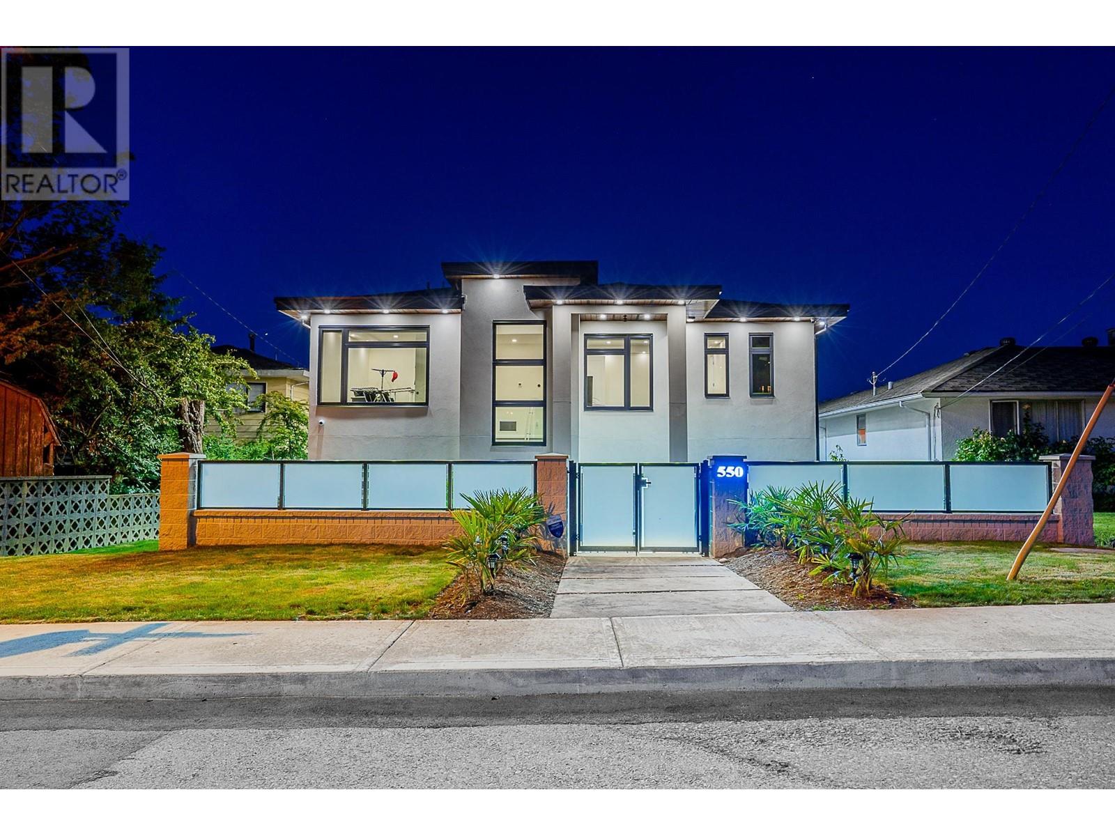 Photo 1 of 40 — 550 RICHMOND Street, New Westminster, BC V3L4C7