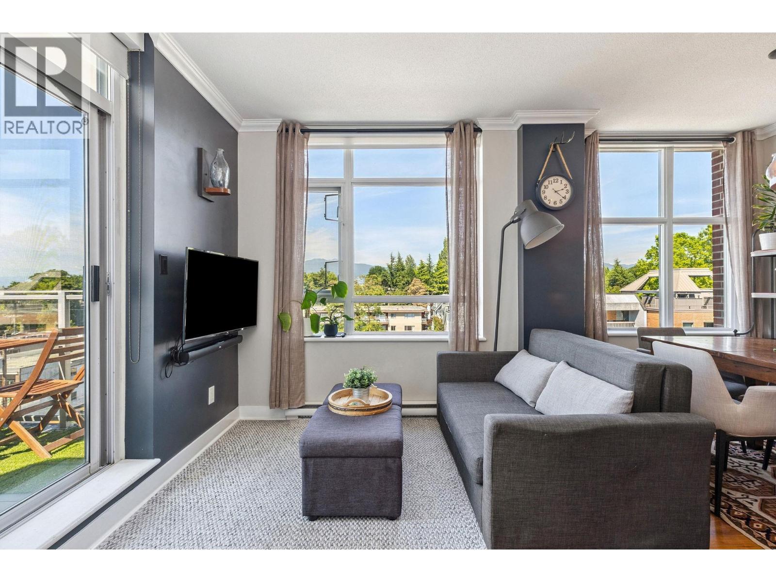 619 2268 W BROADWAY